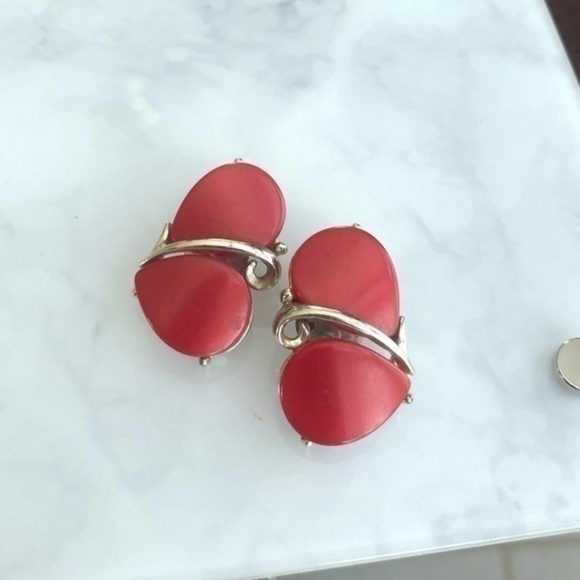 Vintage Red Clip On Earrings - Picture 1 of 3